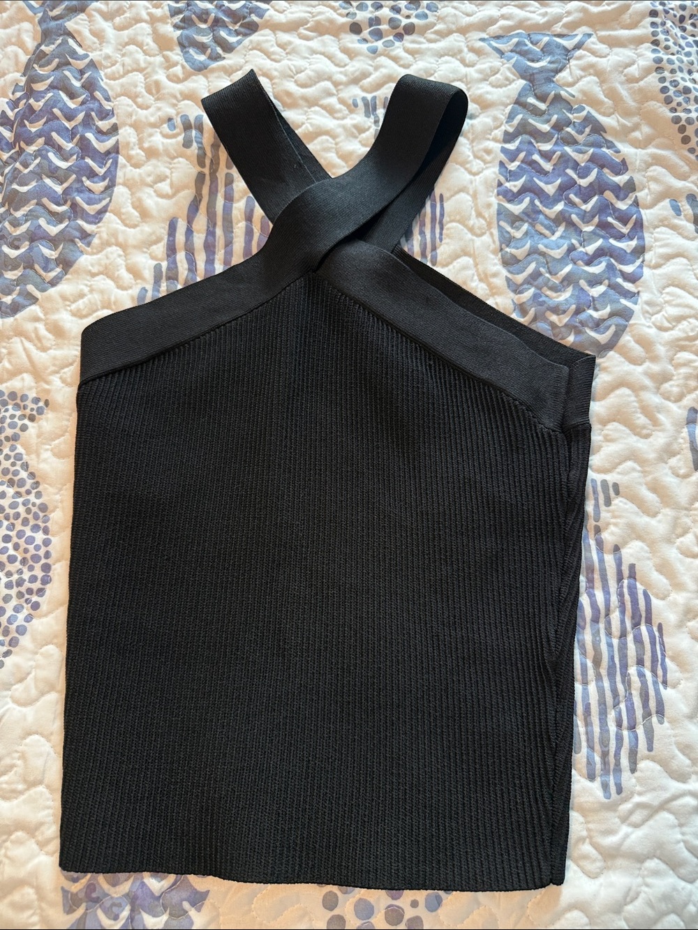 Aritzia Babaton Ribbed Cross-Back Crop Top black medium